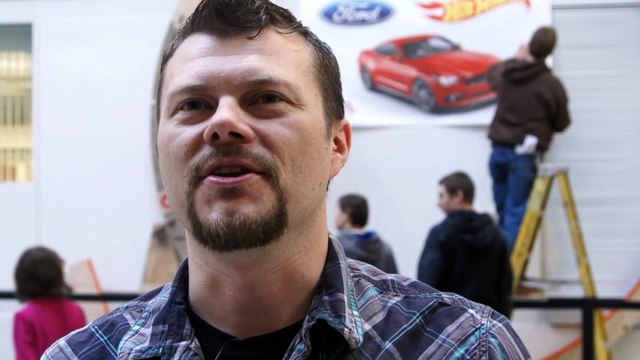 MATT WEST Ford 2015 constrói o maior Hot Wheels Loop do mundo!