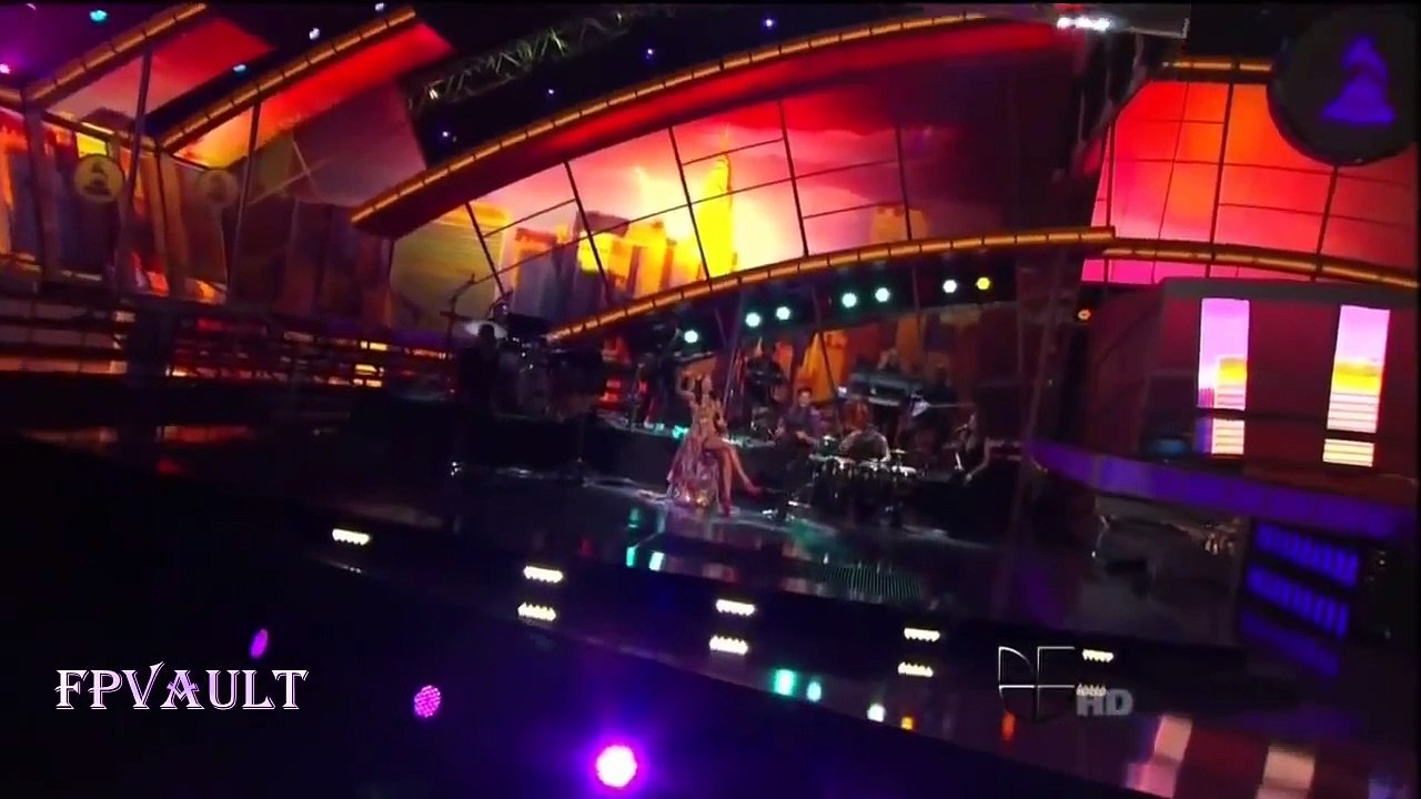 Ricky Martin y Natalia Jimenez - Lo Mejor De Mi Vida Eres Tu - Latin Grammys 2010 HD