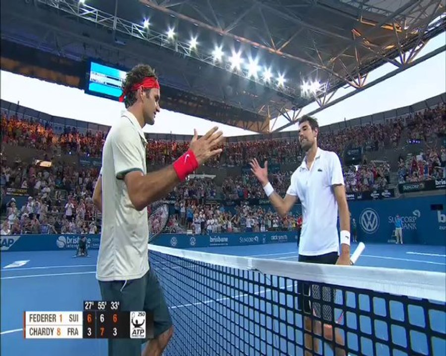 Federer bat Chardy dans la douleur !