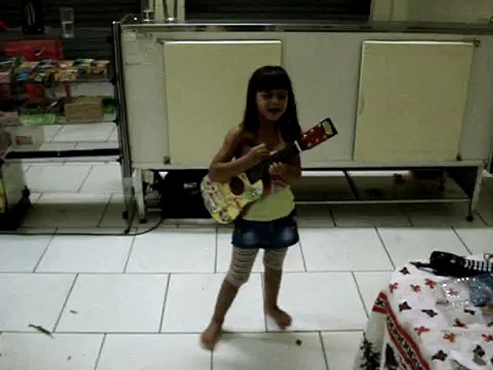 isadora cantando