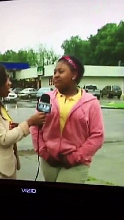 Elle se fait pipi dessus en direct à la télé