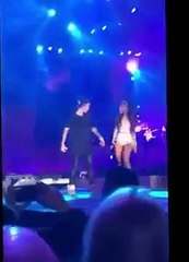 Justin Bieber Grinding Ariana Grande On Stage 22/04/2015