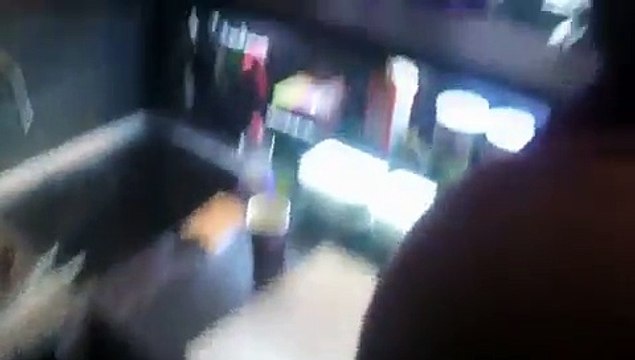 VIDEO : intervention d'un gang anti tabac russe dans un bar à chicha