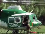 4 elicotteri antincendio prelevano acqua dal fiume Liri - elicottero