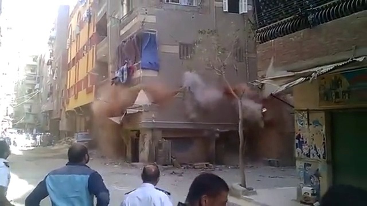 Un batiment s'effondre au Caire en Egypte : impressionnant!