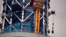 【東京スカイツリー建設風景】 踊り場吊上げ ～ 取り付け、2011・0531