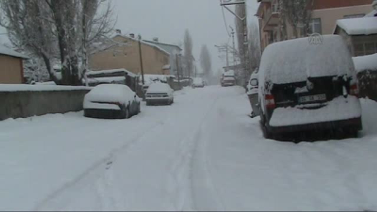 Nisan Ayında Kar Yağışı Hayatı Olumsuz Etkiledi - Kars/ağrı/