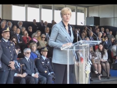 Pozzuoli (NA) - Il ministro Pinotti al giuramento allievi Accademia Aeronautica (23.04.15)