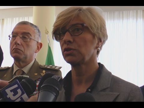 Pozzuoli (NA) - Migranti, Pinotti: L'Europa deve fare la sua parte (23.04.15)