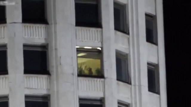 Couple having $ex, caught inside Russian White House of Parliament