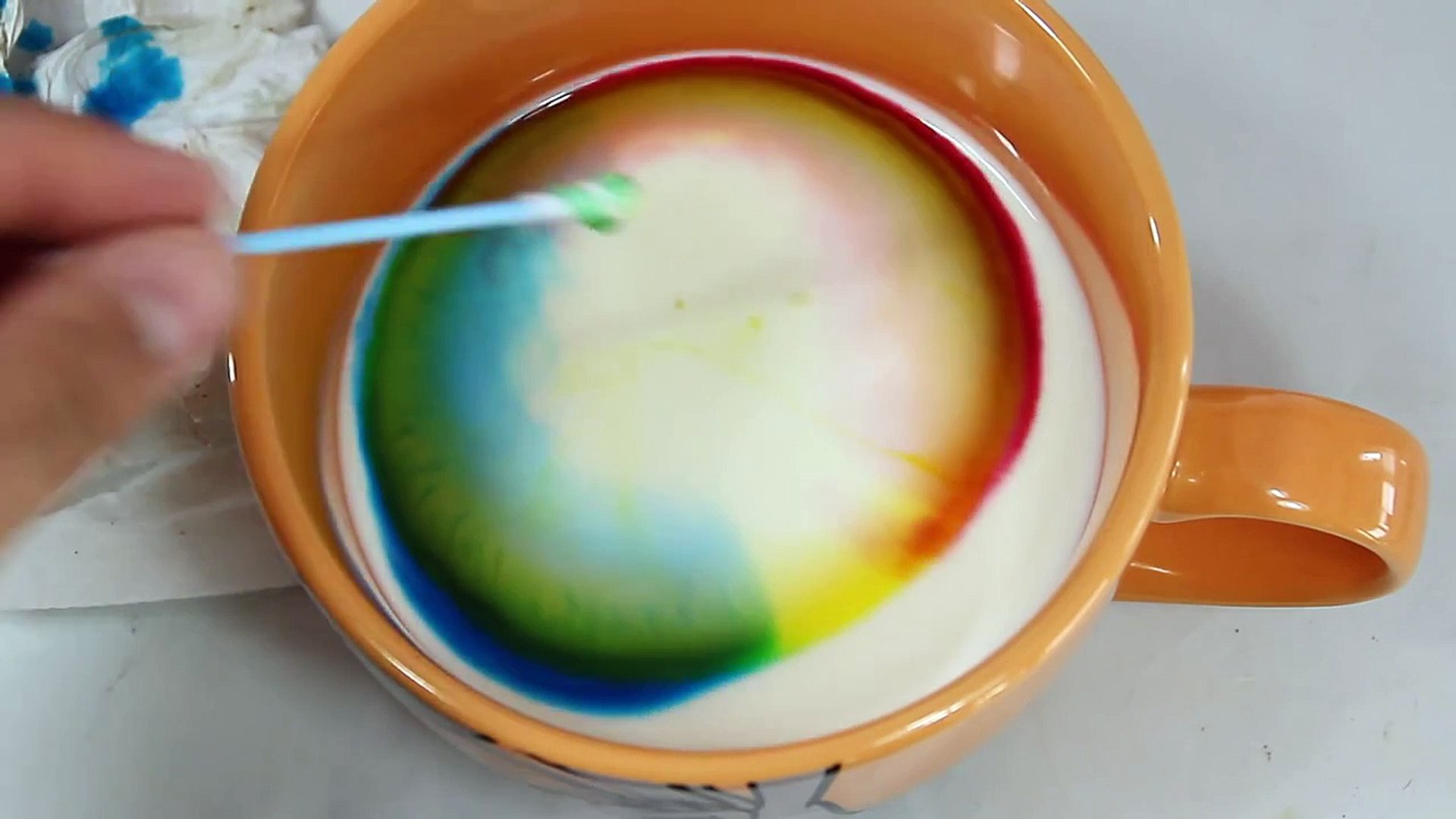 Explosión de color con leche, colorante y jabón (Experimentos Caseros para  niños) - video Dailymotion