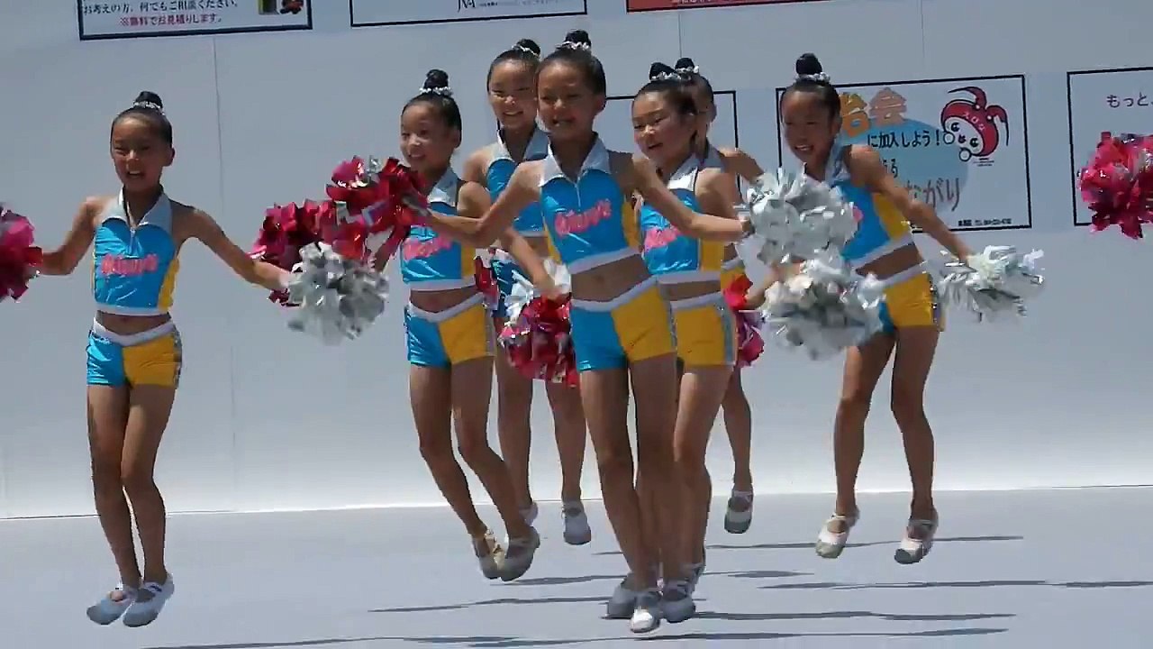 ショートパンツでチアダンス（かわいい小学生） Dance by cute cheer girls of Japan - video Dailymotion