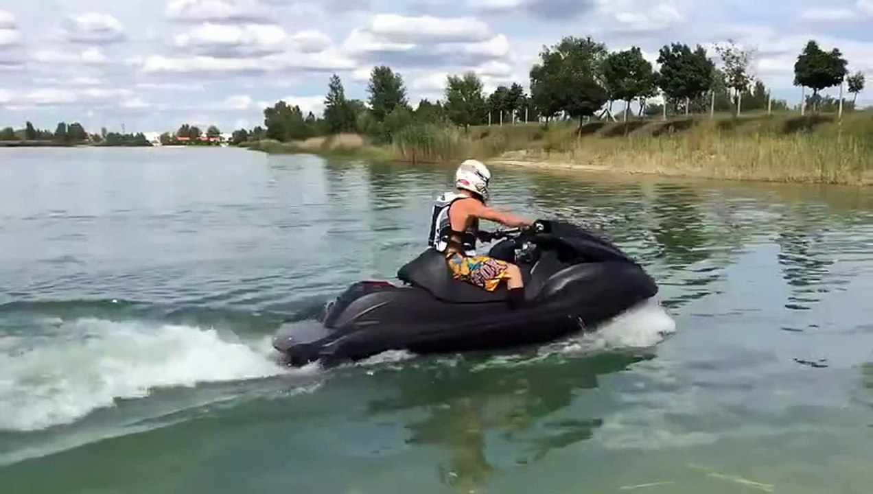 Ce jet ski développe 210 chevaux et pousse à une vitesse de dingue de 500 kms/h !