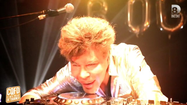 Cyril Hanouna dévoile Bogda Bogdanov - ZAPPING PEOPLE DU 24/04/2015