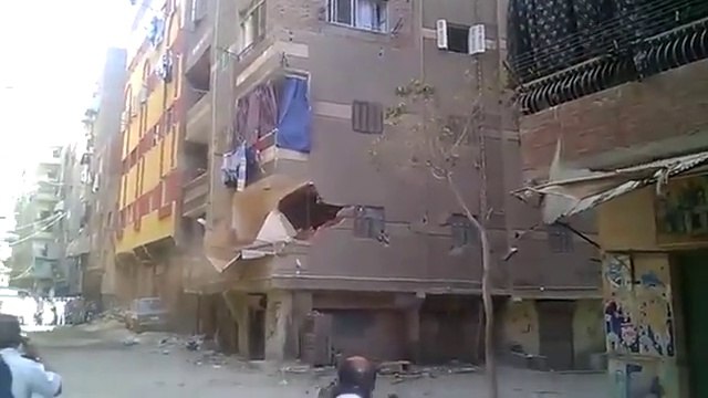 Effondrement spectaculaire d'un immeuble en Egypte
