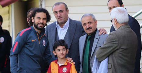 Abdurrahim Albayrak, Tabanca İşareti İçin Özür Diledi