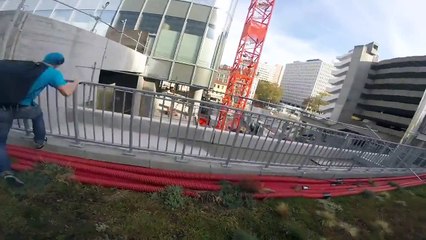 Base jump depuis la Tour Incity de Lyon