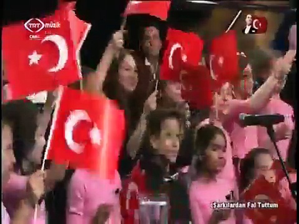 TRT İZMİR RADYOSU ÇOCUK KOROSU / Ağlama Değmez Hayat