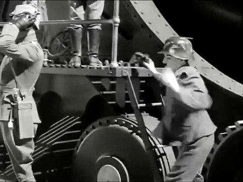 Missile Scene Funny (Classic Charlie Chaplin)