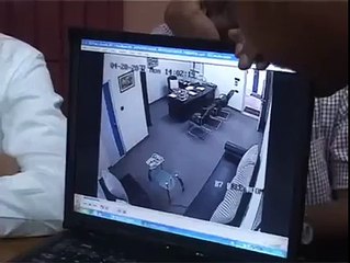 A Mother Brutally Beaten up the School Director for not Allowing Her Daughter Use Mobile Phone in the Class
