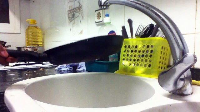 Limpiar grasa de una sarten Utensilios de cocina