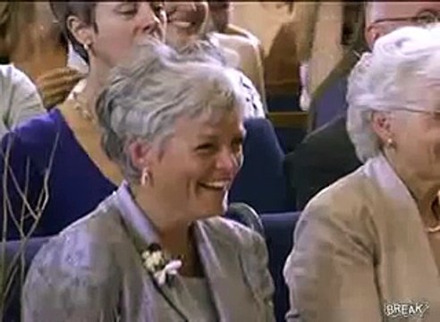 ATAQUE DE RISA - Novia no para de reir durante los votos matrimoniales