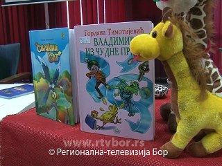 Pisac Gordana Timotijević u Narodnoj biblioteci Bor, 24. april 2015. (RTV Bor)