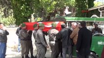 Adana Yolda Kalan Sürücüye Yardım Ederken Otobüs Çarpması Sonucu Ölen Uzman Erbaş Toprağa Verildi