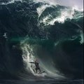 Une vague spectaculaire filmée en slow motion