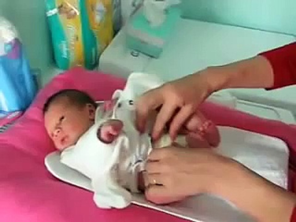 Alice - Changement de couche ...surprise du chef