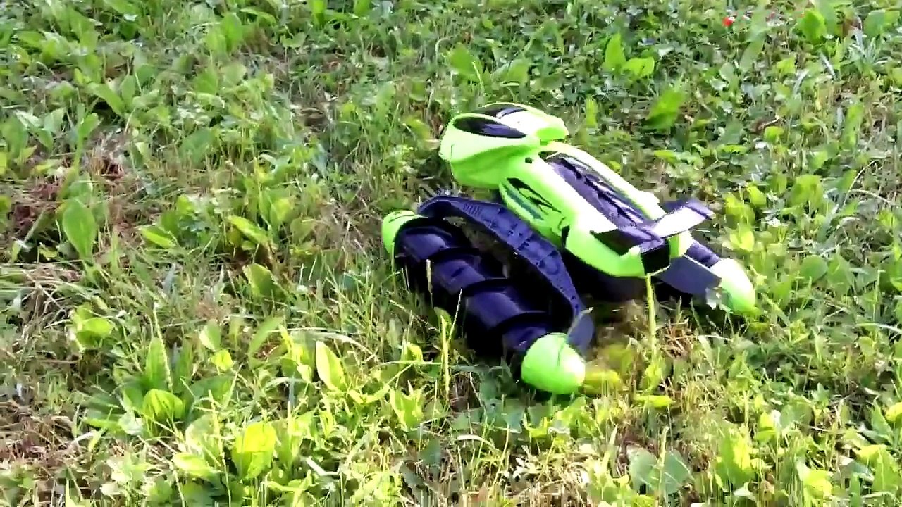 Hot Wheels Terrain Twister Review.  RC Car That Drives on Any Terrain.  Hands On Review