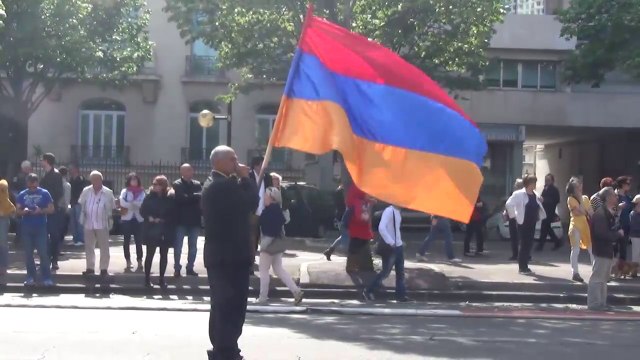 La communauté arménienne défile à Marseille pour les 100 ans du génocide