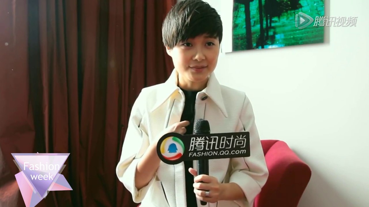 2015.03.06 李宇春正月十五巴黎送祝福 穿“汤圆装”亮相