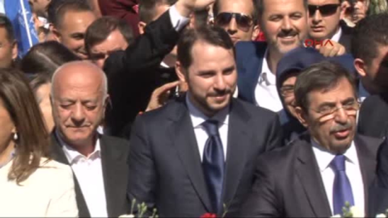 Cumhurbaşkanı'nın Damadı Berat Albayrak Sahaya İndi