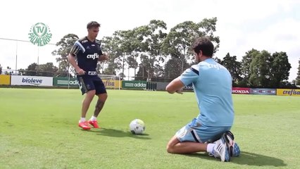 Mouche volta a treinar no Palmeiras após três meses