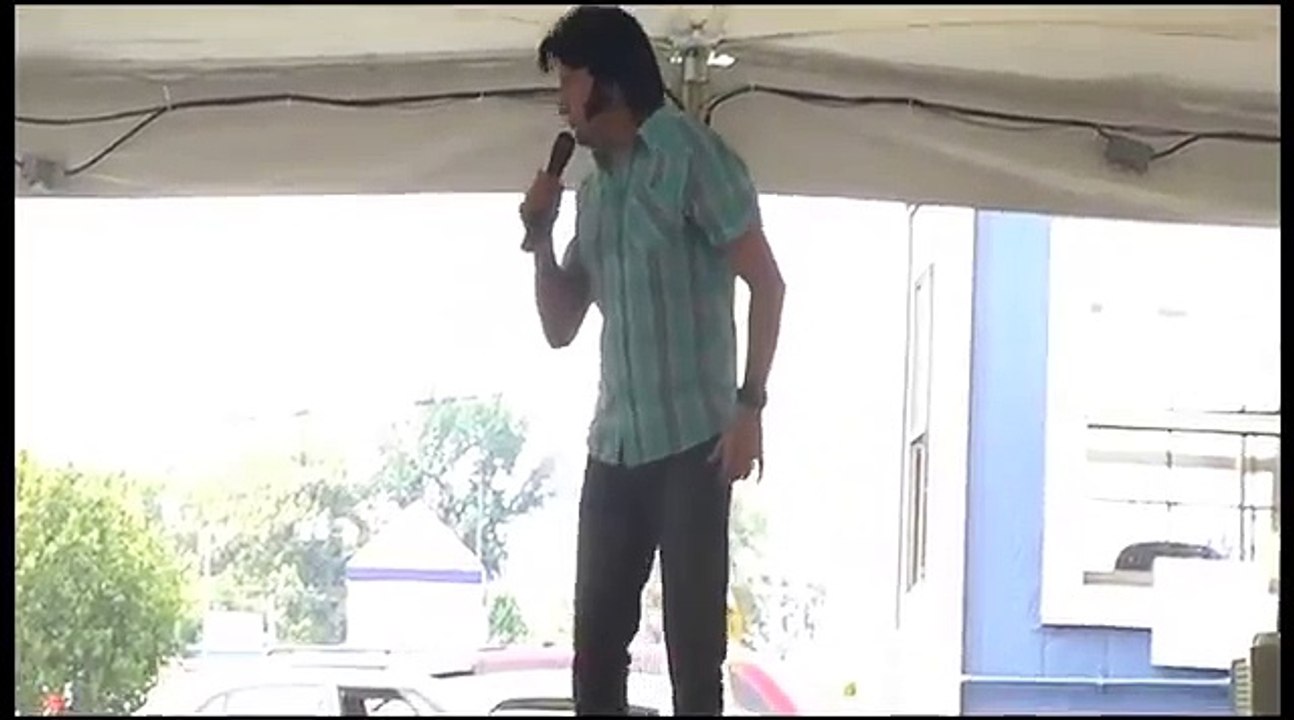 Elias Jamhour sings Walk A Mile In My Shoes' at Elvis Week 2010