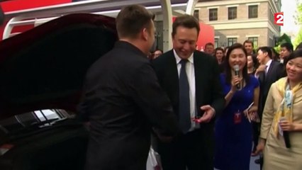 Milliardaire et PDG de Tesla, il se rémunère au Smic !
