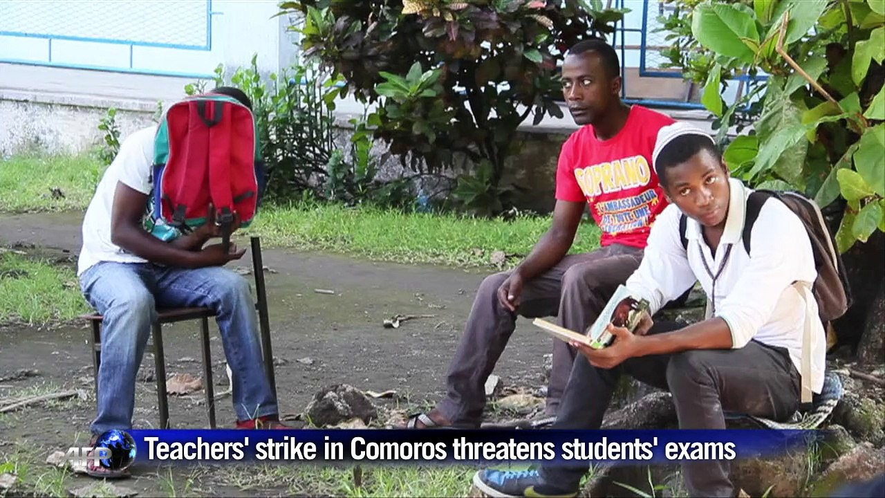 Teachers' strike in Comoros threatens students' exams