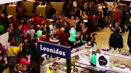 "It's raining men" - Flashmob - Im Rheinpark-Center Neuss