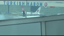 4thy'nin Yolcu Uçağı Motor Arızası Nedeniyle Atatürk Havalimanı'na Acil İniş Yaptı