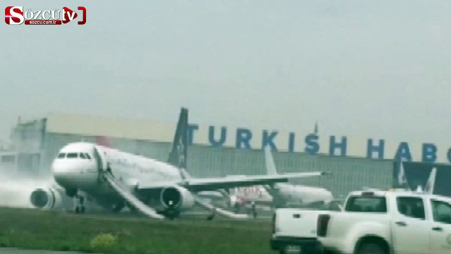 Alev alan uçaktan yolcuların iniş anı