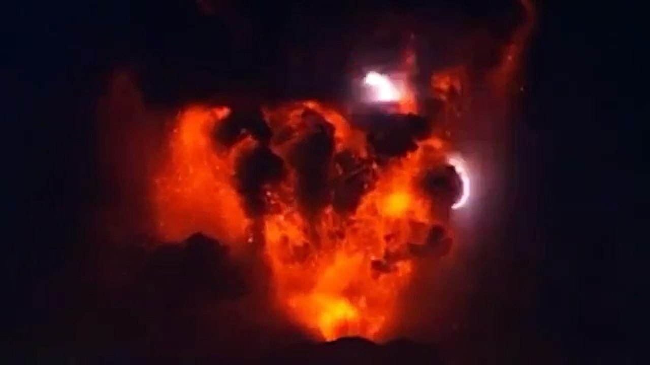 ERUPCION DE VOLCAN EN CHILE IMPRESIONANTES IMAGENES #CALBUCO #CHILE