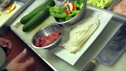 DIY 港式佳肴 (48) 湿炒牛河 (Wet Fried Beef Hor Fun)