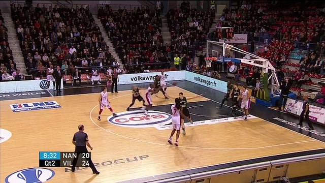 Le gros dunk de Florent Pietrus sur Ahmad Nivins