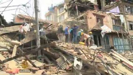 Powerful earthquake kills hundreds in Nepal