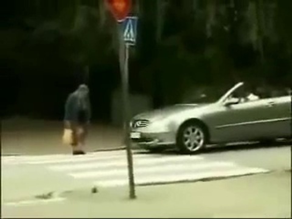 Old Lady hits a Mercedes Car and Airbag Blows!!