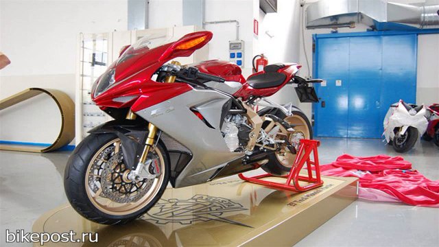 MV Agusta F3 675 vs Yamaha R6 - Acceleration [1080p - GoPro Hero]