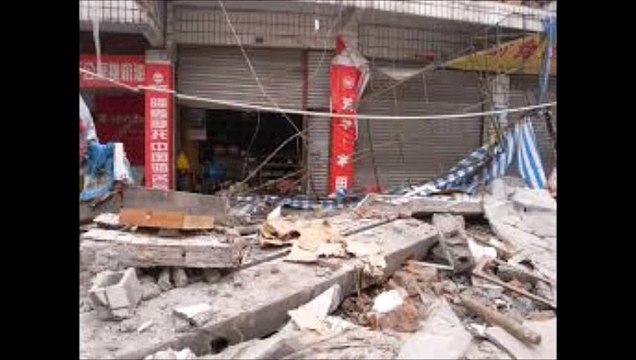 Massive 7.5 Magnitude Earthquake in Nepal, Tremors Felt Across Northern India (480p)