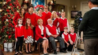Your Family or Mine [Season 1 Episode 5] : Christmas in July