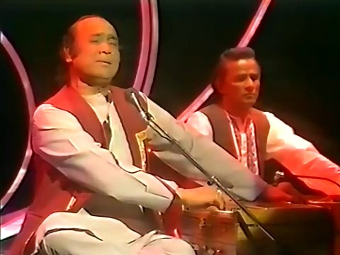 Mehdi Hassan sings Live - Mujhe Tum Nazar Se Gira To Rahay Ho